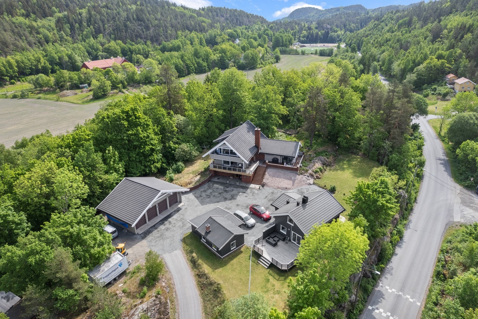 Dette er en flott enebolig beliggende barnevennlig til med kort avstand til sentrum og skoler Galleribilde