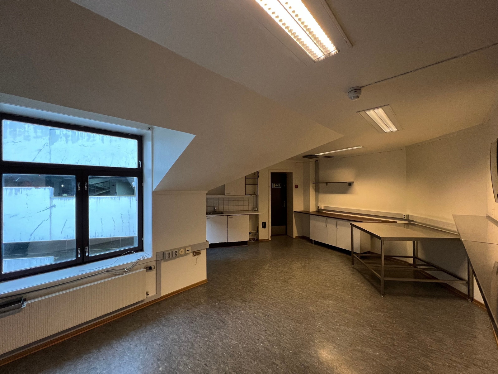 Kjøkken med god spiseplass Galleribilde