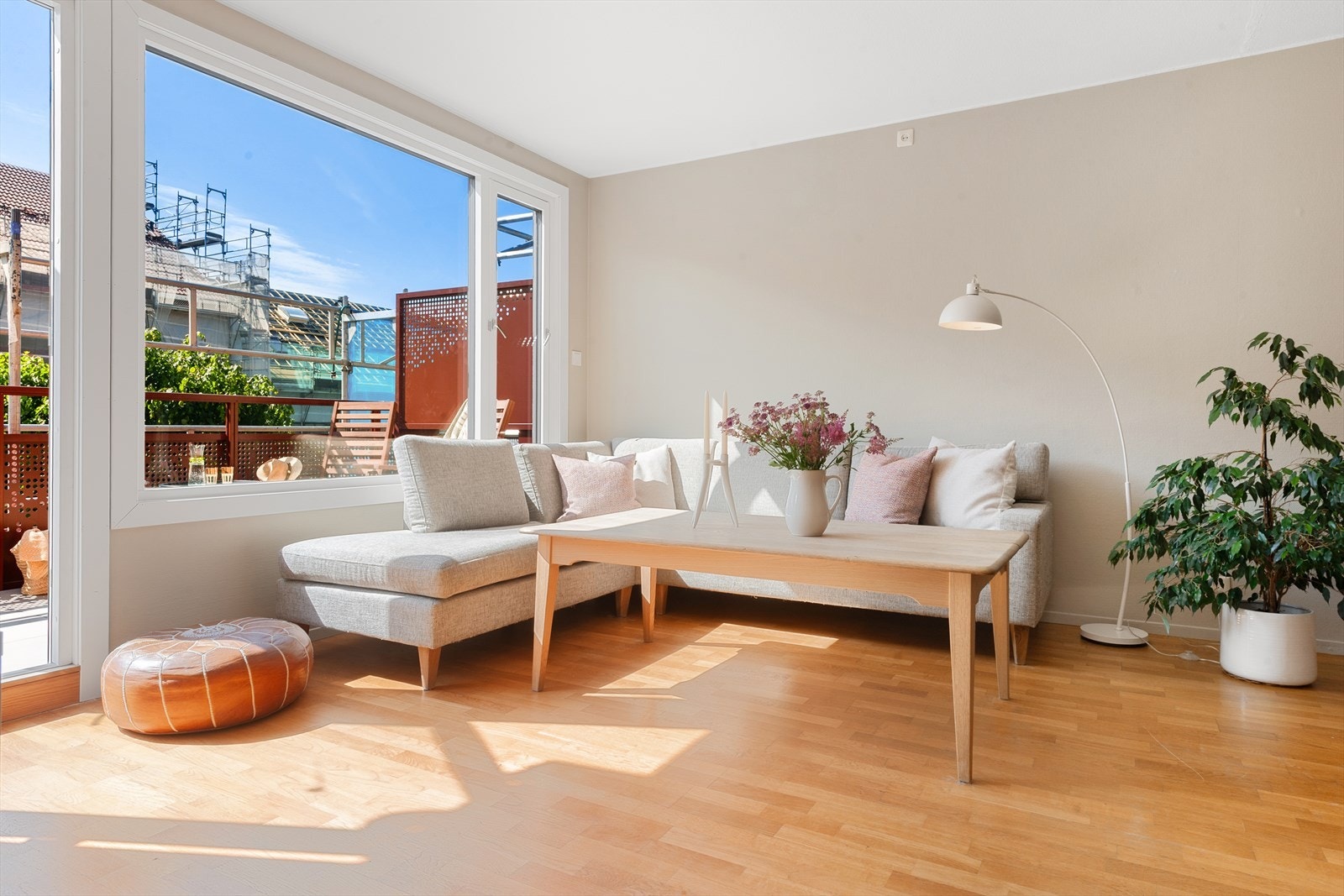 Nyere vinduer og dører i hele leiligheten Galleribilde