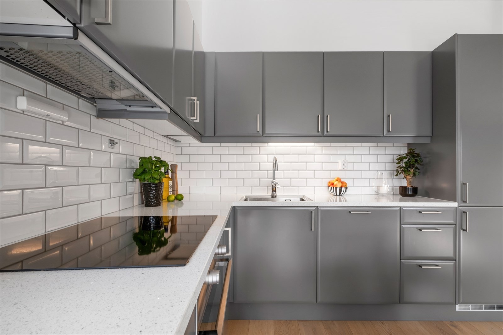 Kjøkkenet er fra byggeår 2020 og er vurdert til TG1 og fremstår i pen stand av takstmann. Galleribilde