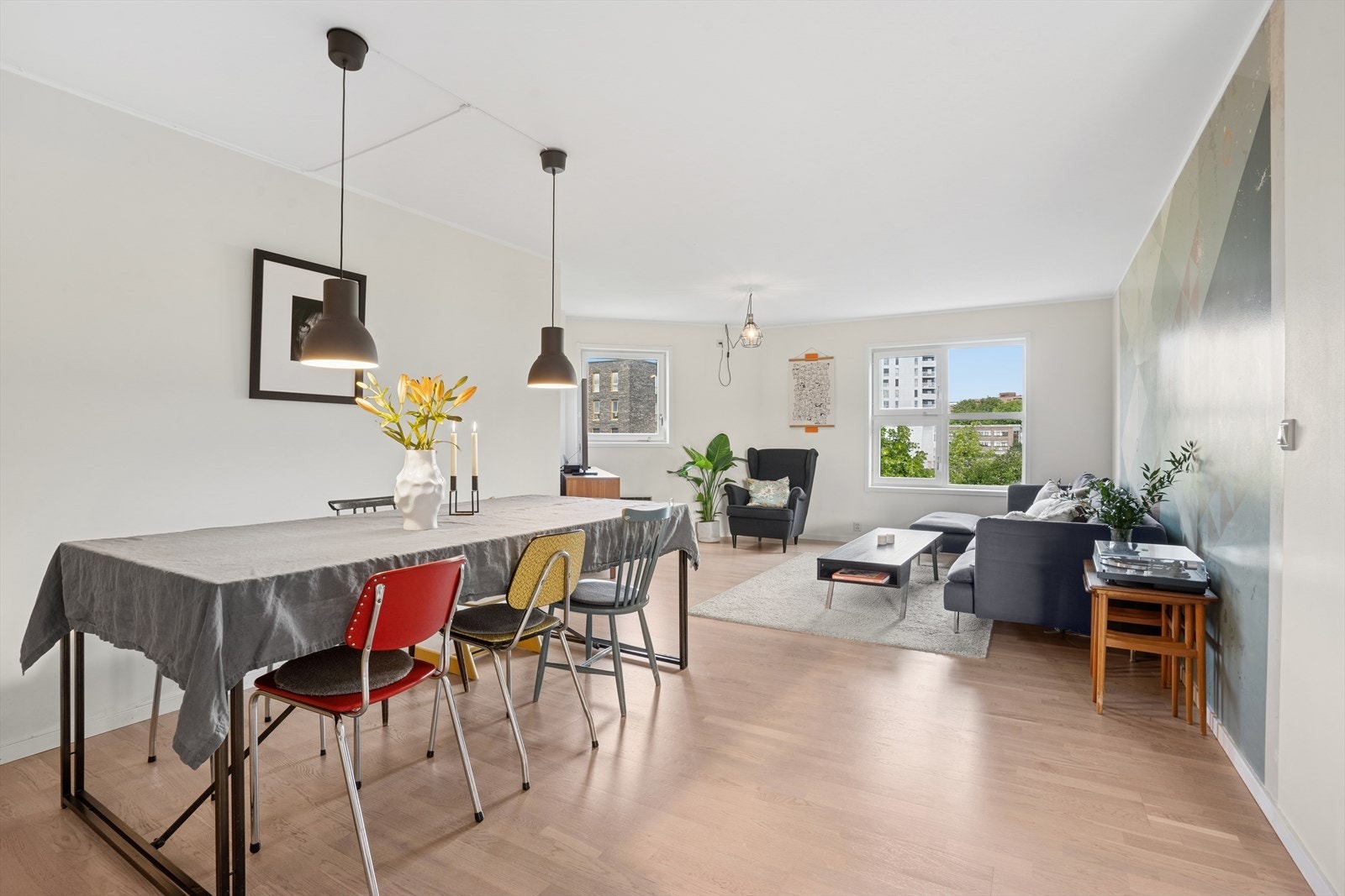 Spisegruppe i stuen. Galleribilde