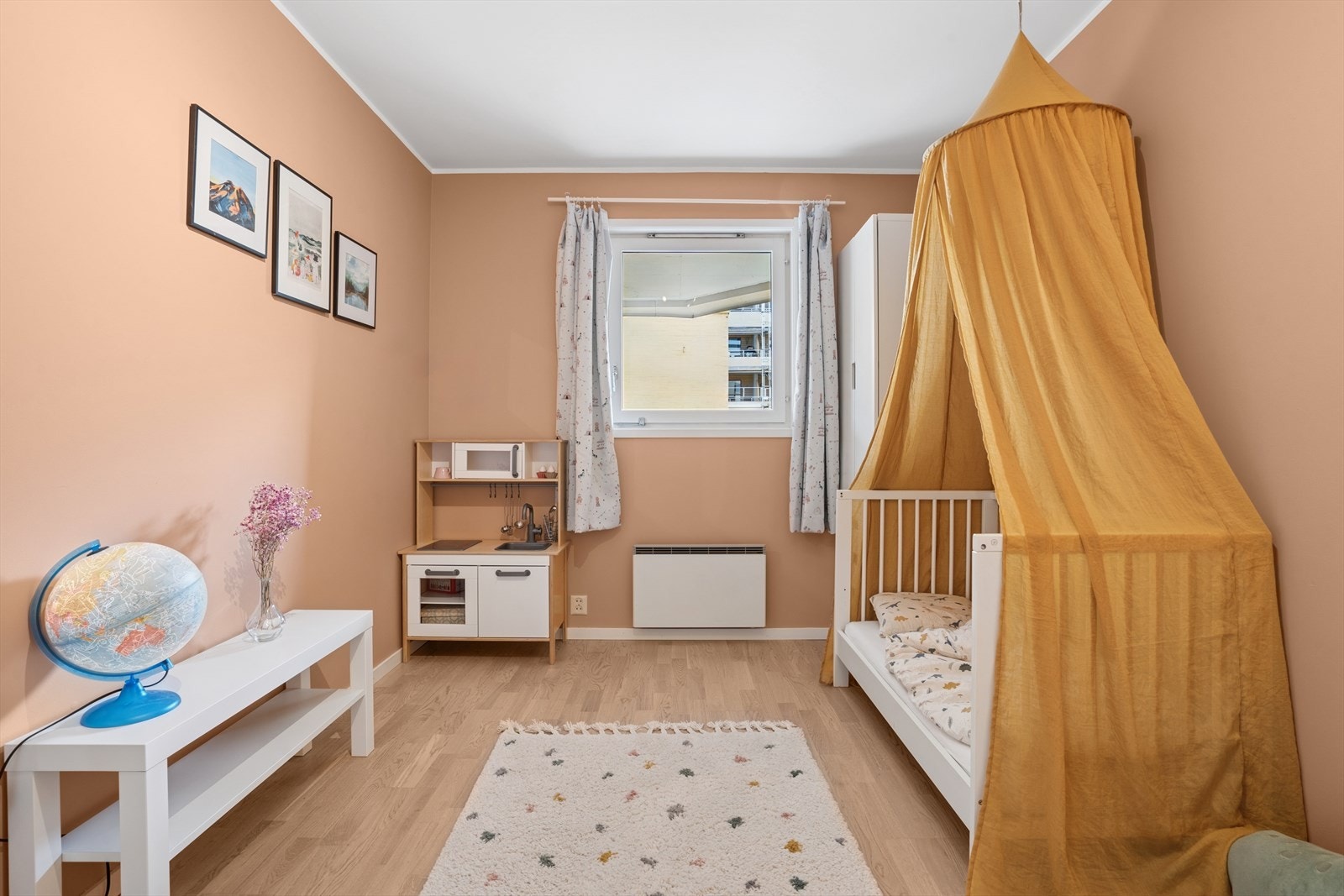 Soverom nr. 2 egner seg godt til et barnerom, gjesterom eller kontor. Galleribilde