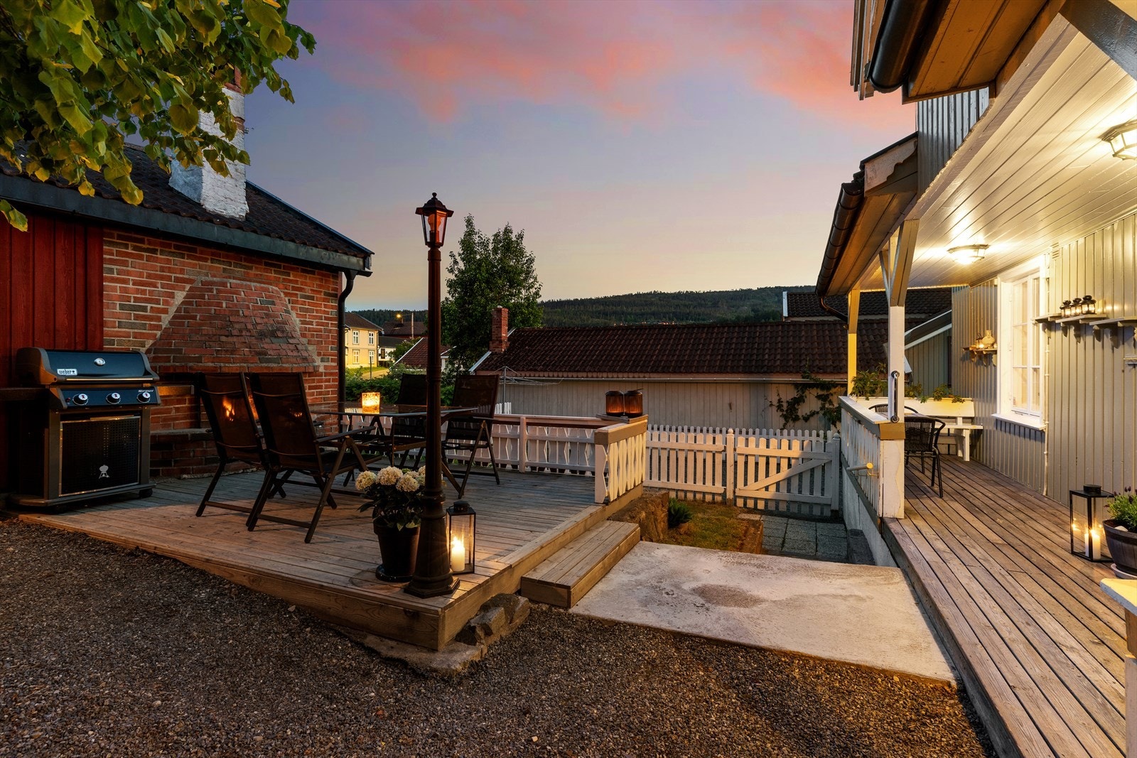 Uteplass med utepeis. Galleribilde