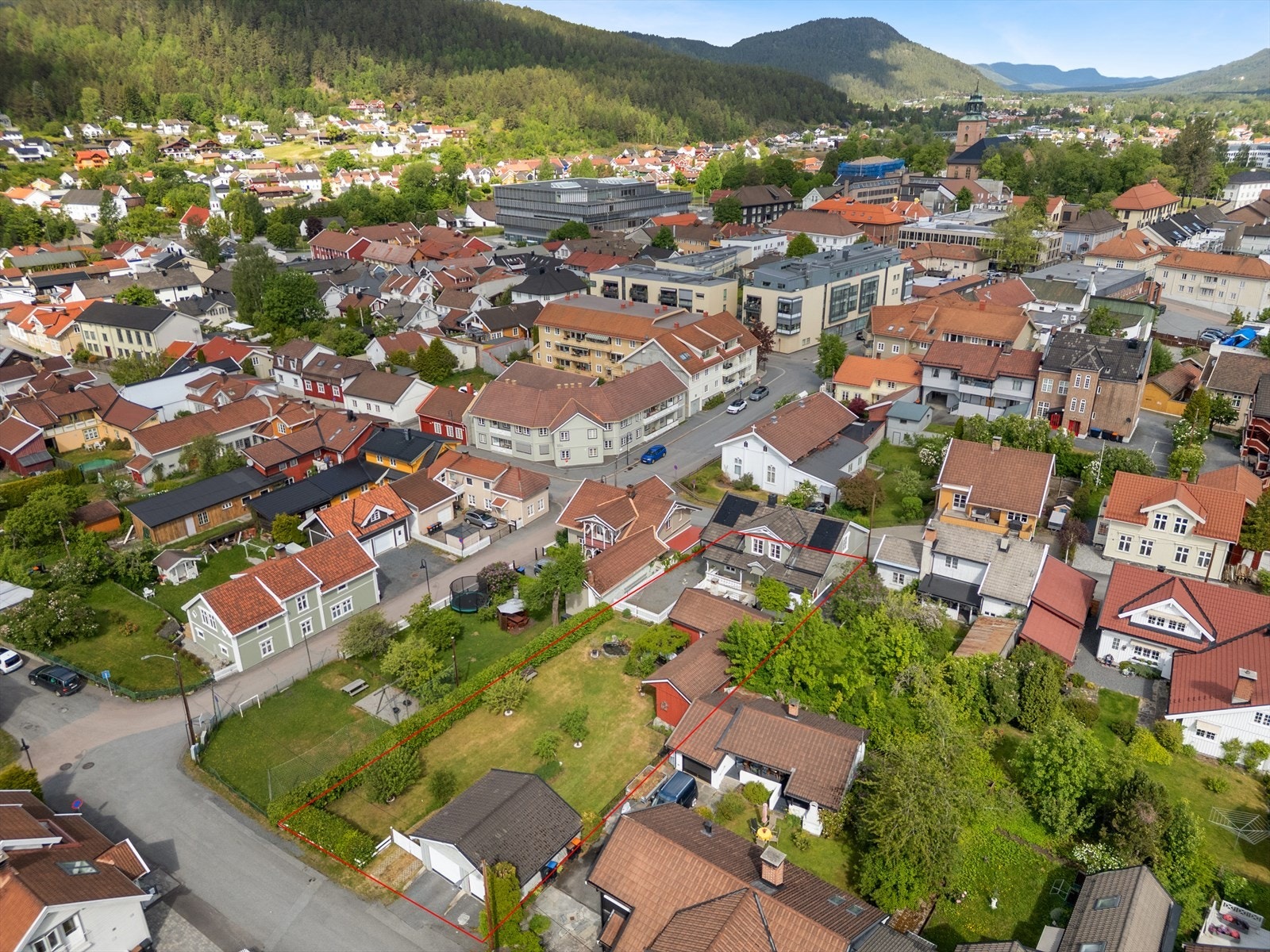 Markeringen av tomta er kun skissert og ment som en illustrasjon. Markeringen er derfor ikke nøyaktig og avvik vil derfor forekomme. Galleribilde