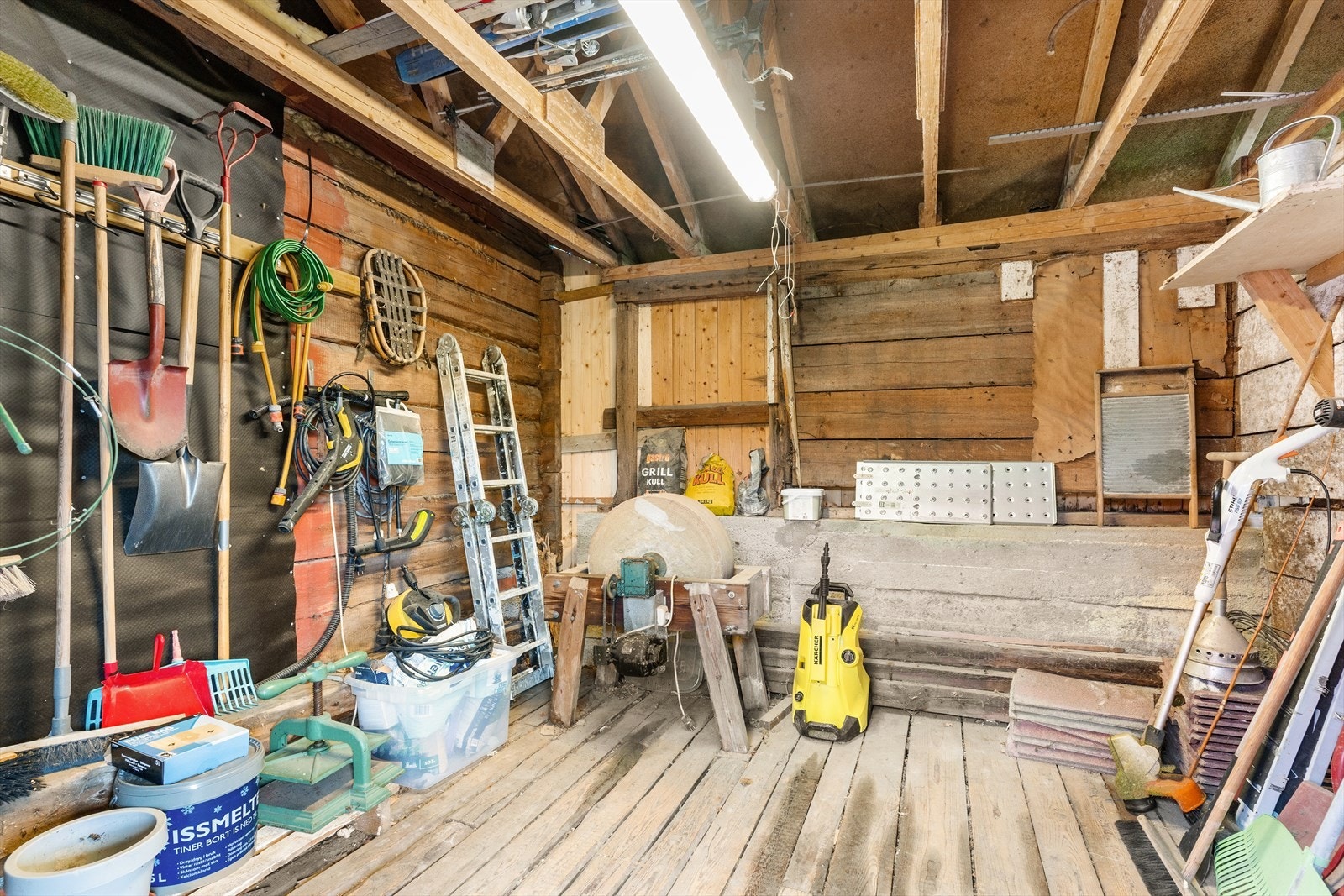 Bod i uthus. Galleribilde