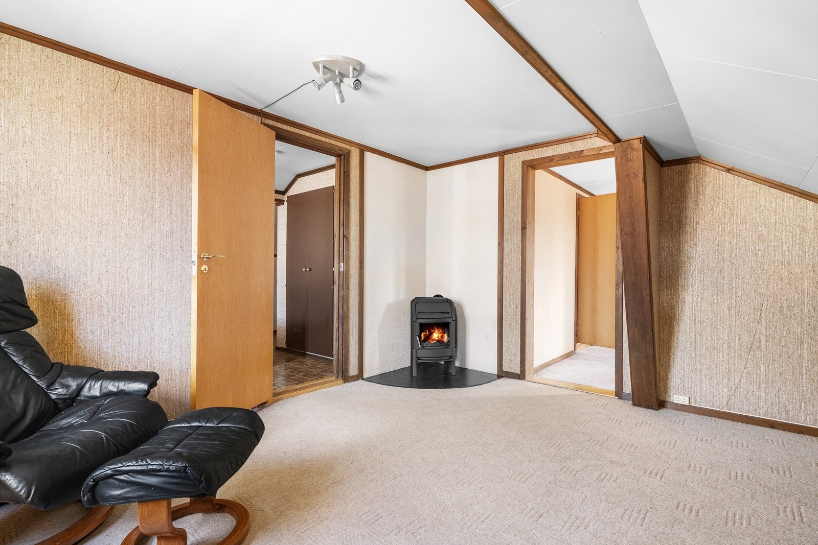 Stue med god plass til sofagruppe. Galleribilde