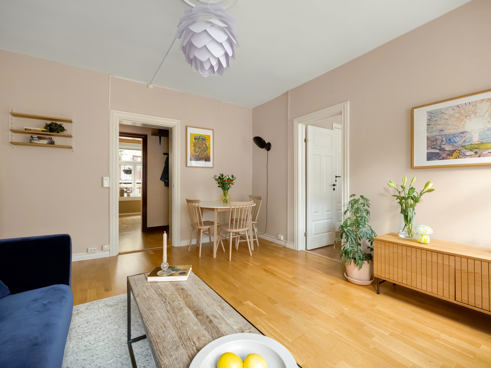 I hjørnet bak spisebordet er det mulighet til å montere peisovn. Pipeløpet er nylig rehabilitering i regi av borettslaget. Galleribilde