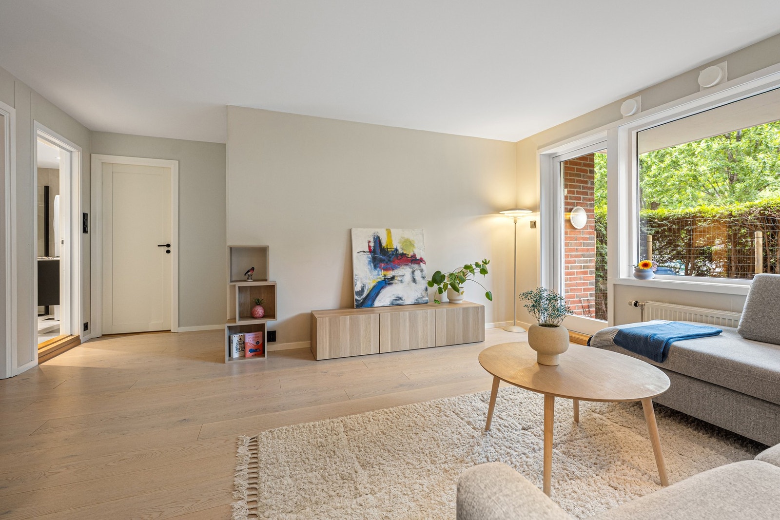 Leiligheten varmes opp via radiator på stue og på soverom. Galleribilde