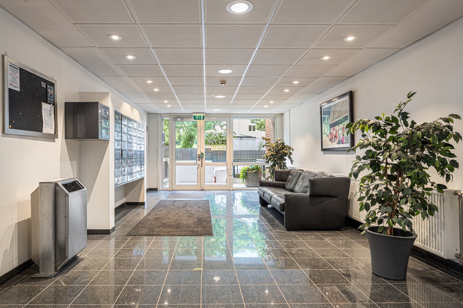 Pent, felles inngangsparti Galleribilde