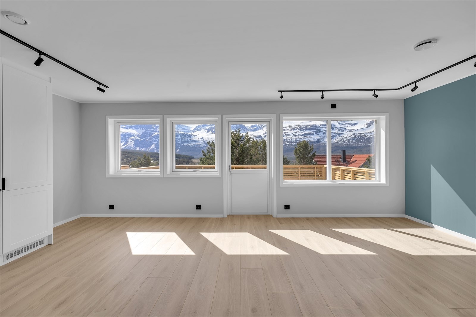 I stuen blir du møtt av en fantastisk utsikt! Galleribilde