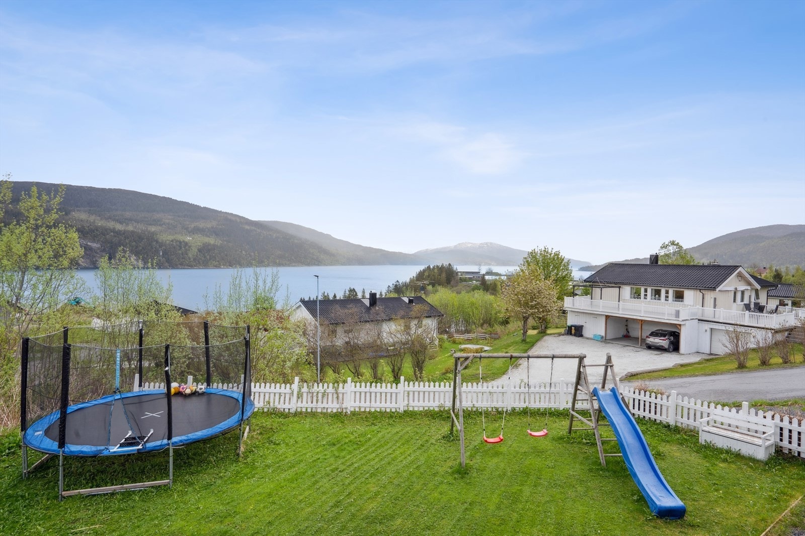 Fra balkongen har man også fantastisk utsikt over Ranfjorden Galleribilde