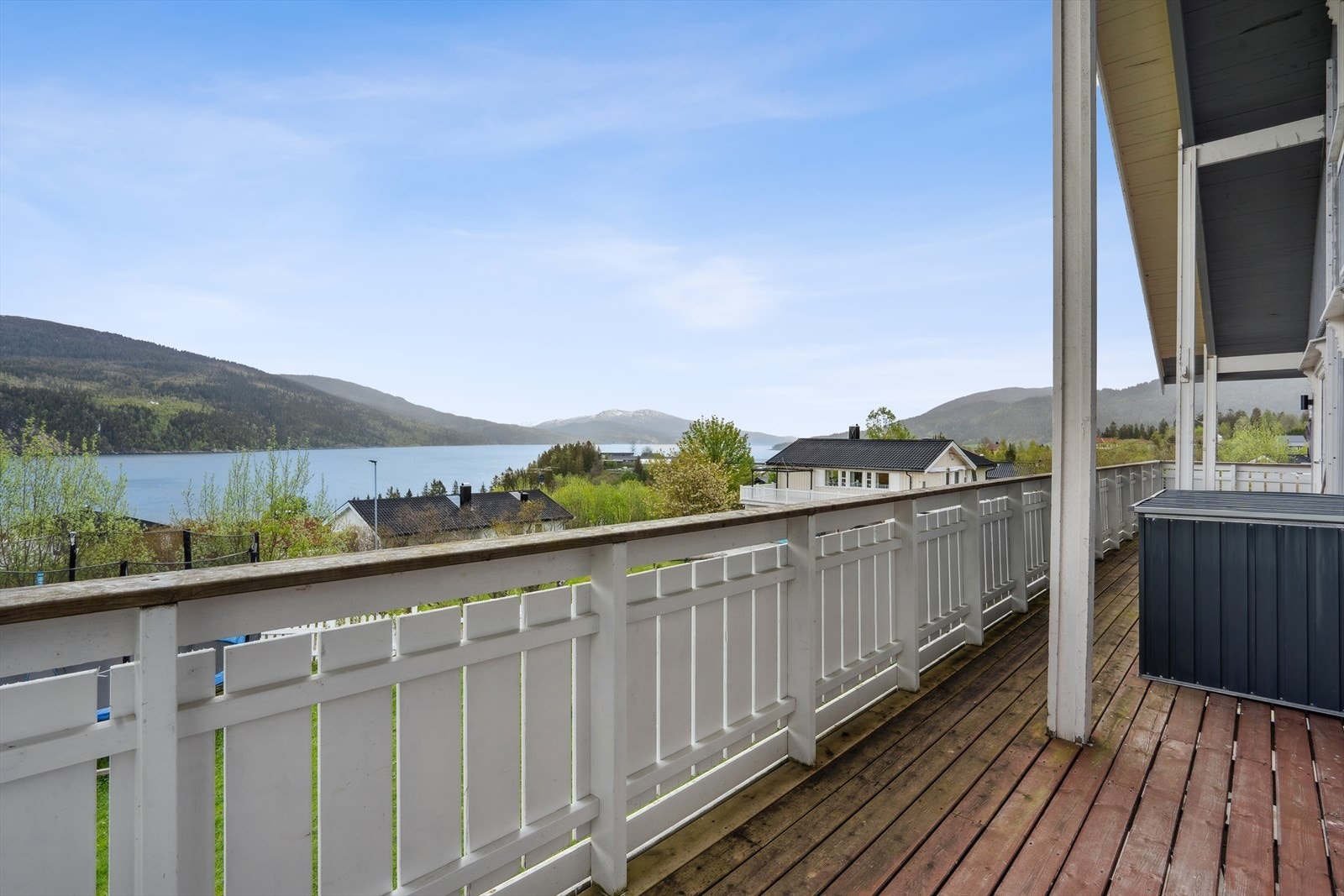 Fra stuen har man også utgang til boligens flotte uteområder Galleribilde