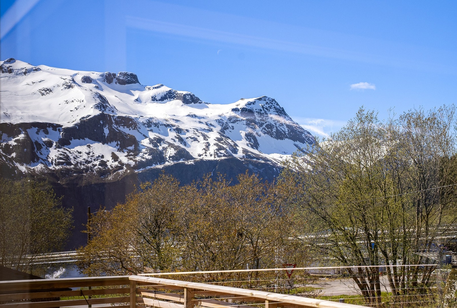 Flott utsikt og gode solforhold fra balkong. Galleribilde
