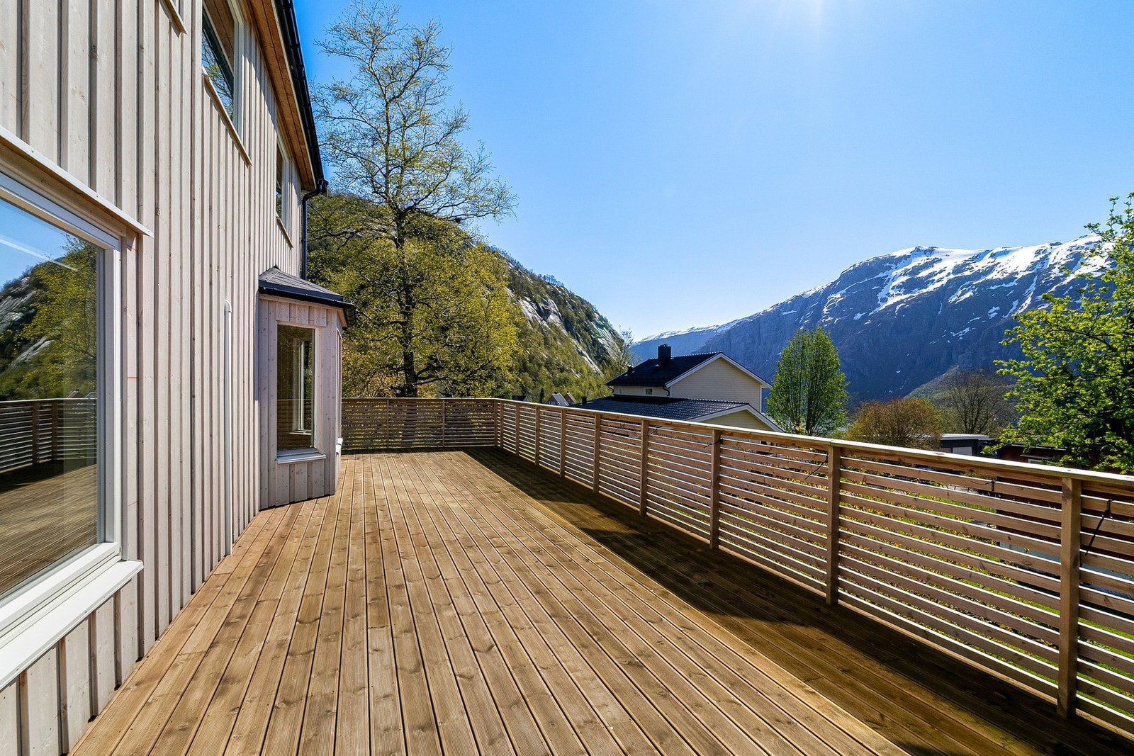 God plass til utemøblement og grill. Galleribilde