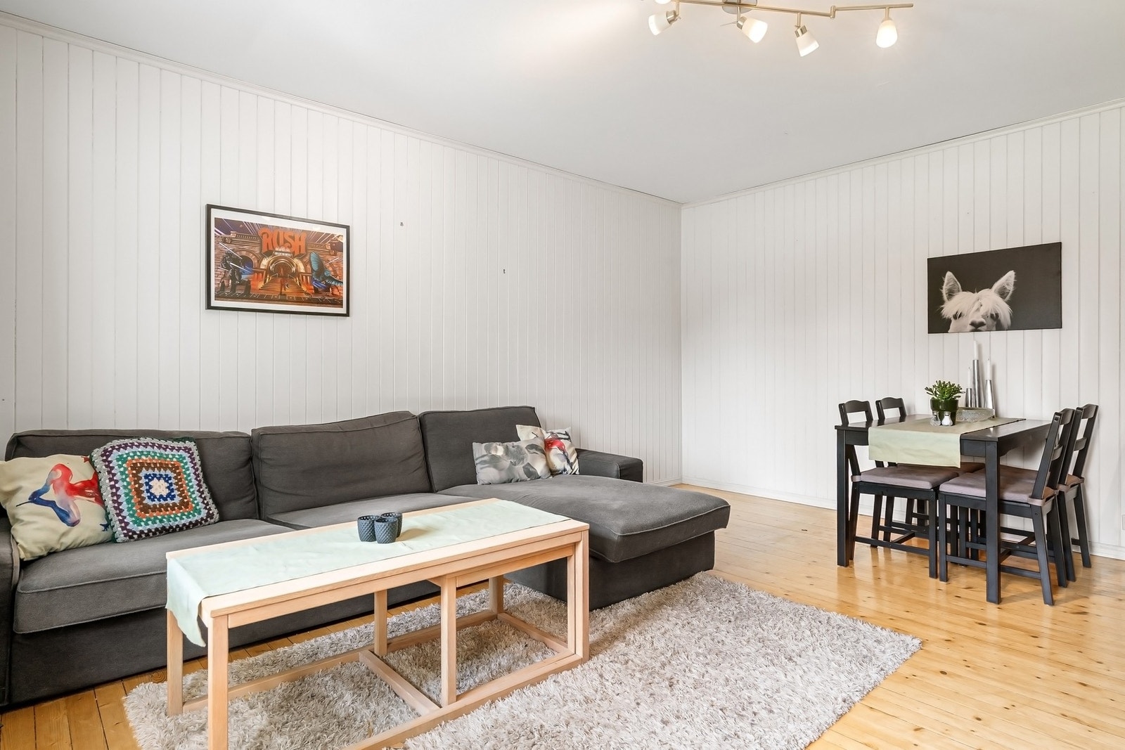 I tillegg er det plass til en hyggelig spisegruppe som inviterer til selskap. Galleribilde