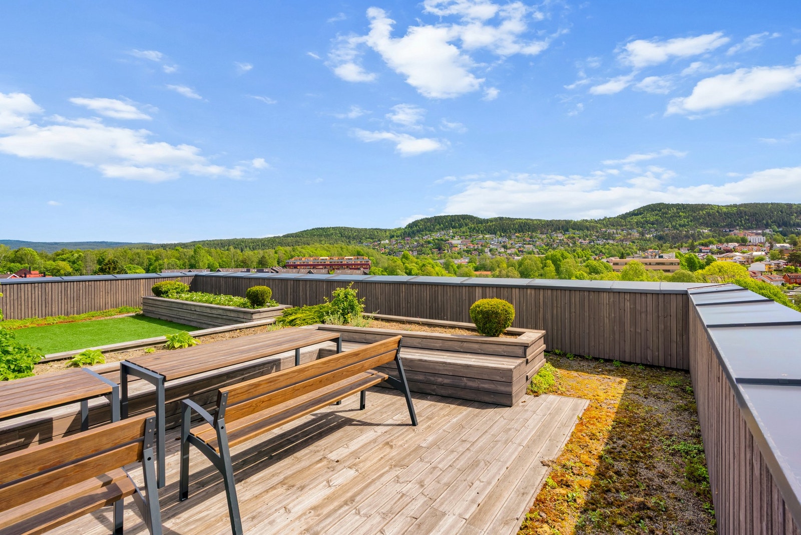 Leiligheten ligger i et idyllisk og attraktivt boligområde på Frysja, midt mellom Kjelsås og Brekke. Takterrasse bygg B. Galleribilde