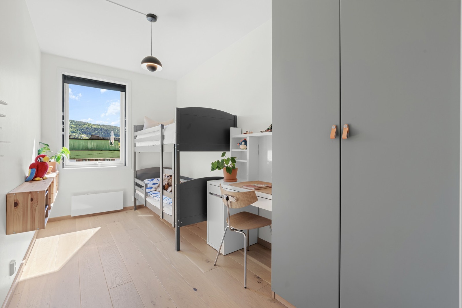 Rommet er godt egnet for bruk som barnerom, gjesterom eller hjemmekontor. Galleribilde