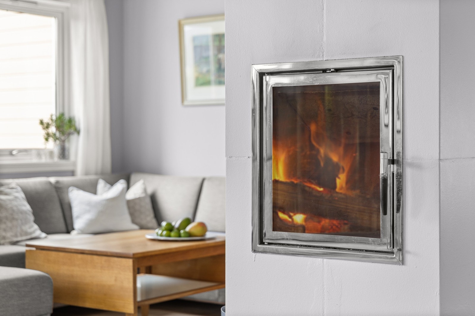 Stilren peisovn i moderne utførelse Galleribilde