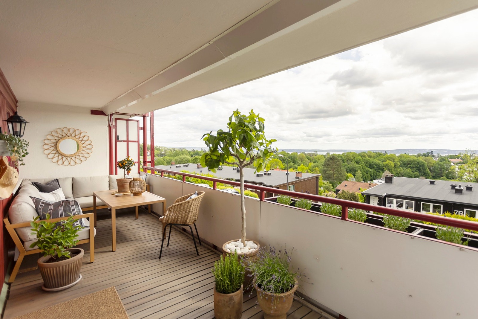 Videre er balkongen utstyrt med utebelysning og stikkontakt. Galleribilde