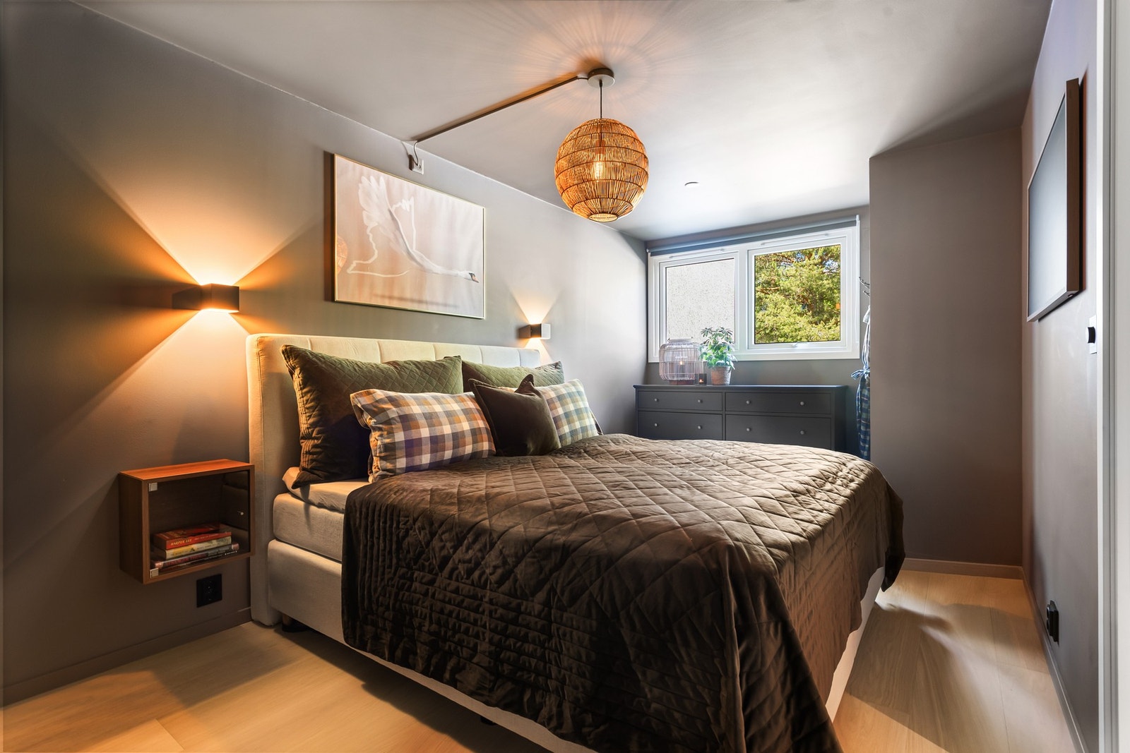 Boligen har tre soverom, med tilkomst fra entré. Galleribilde