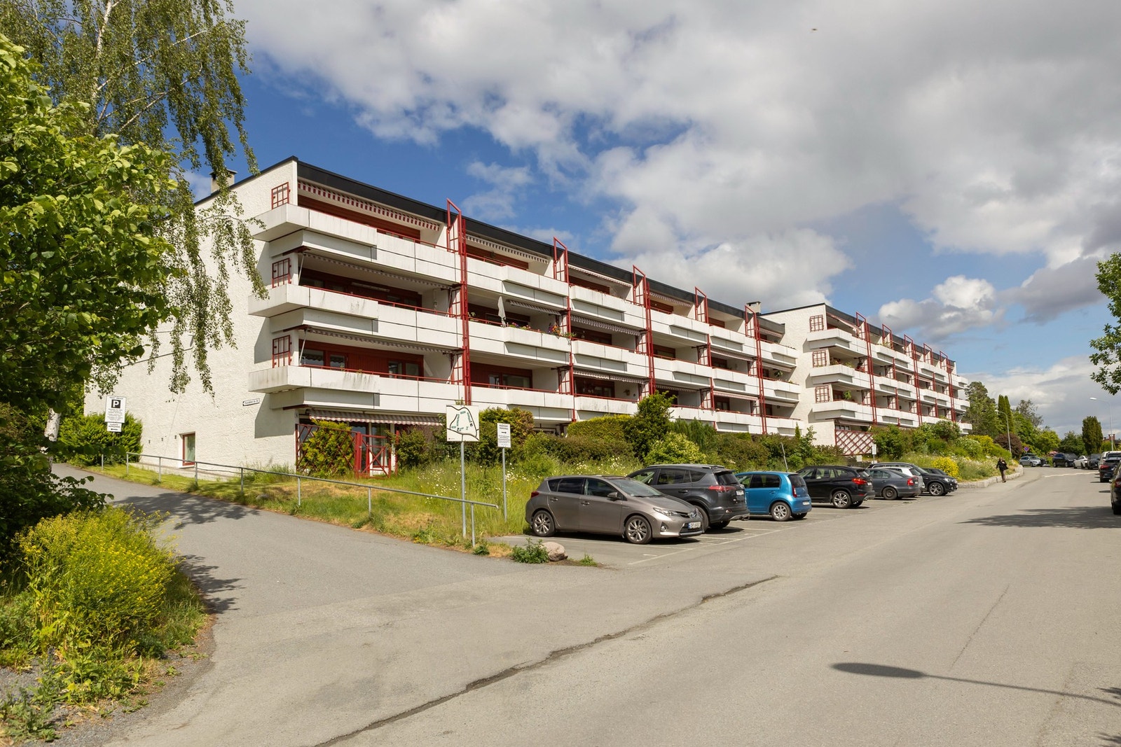 Leiligheten ligger i et veldrevet borettslag med fellesrom, felles sykkelod og gode parkeringsmuligheter. Galleribilde