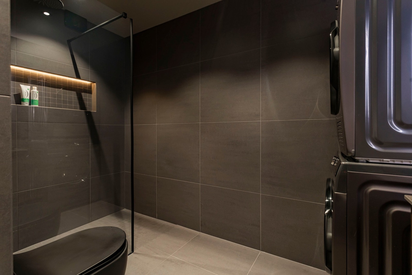 Det er opplegg for vaskemaskin og tørketrommel, slik at du har alt du trenger i hverdagen. Galleribilde