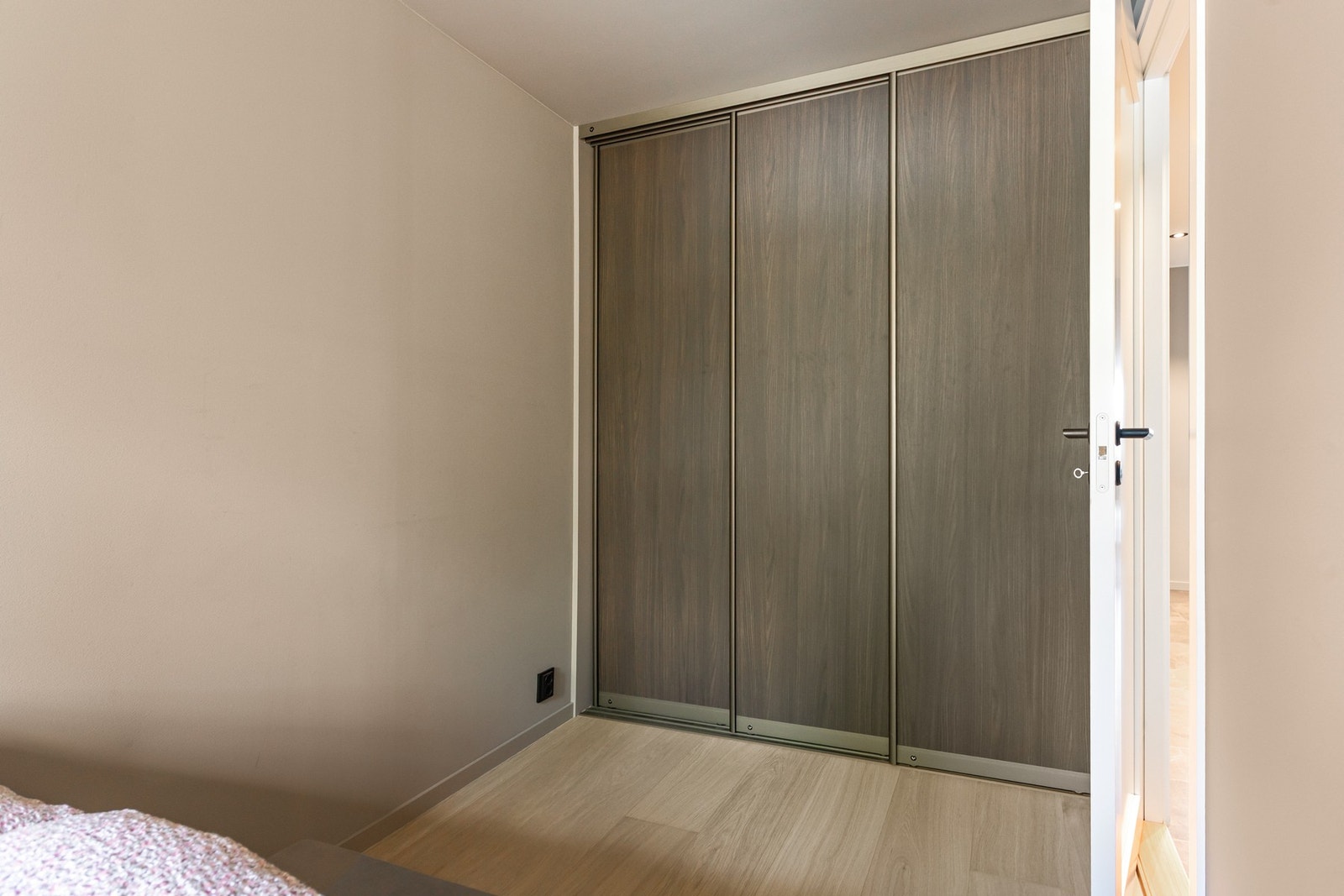 Skyvedørsgarderobe på soverom 2 medfølger salget. Galleribilde