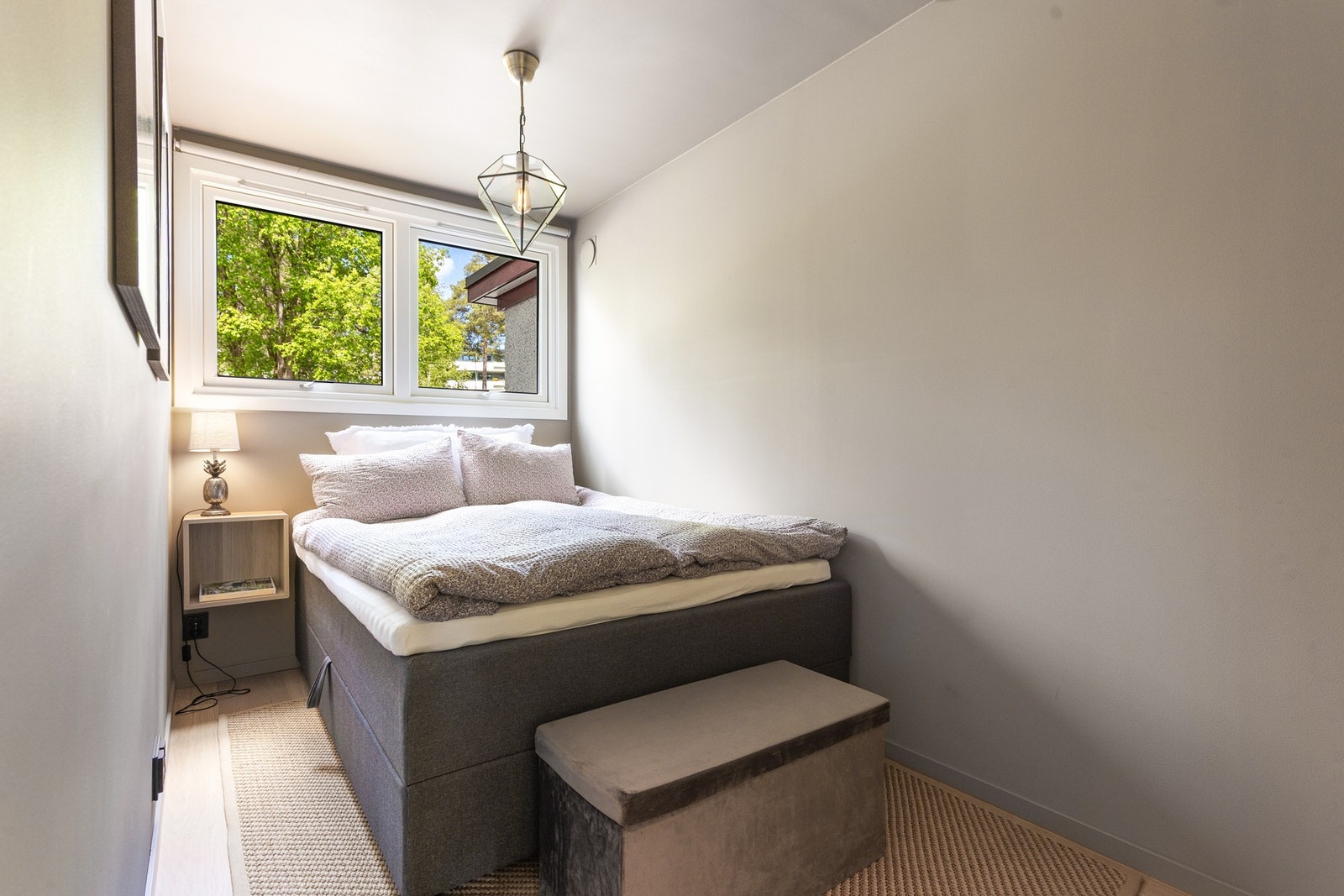 De andre soverommene er også av god størrelse med plass til en seng, nattbord og en oppbevaringsløsning. Galleribilde