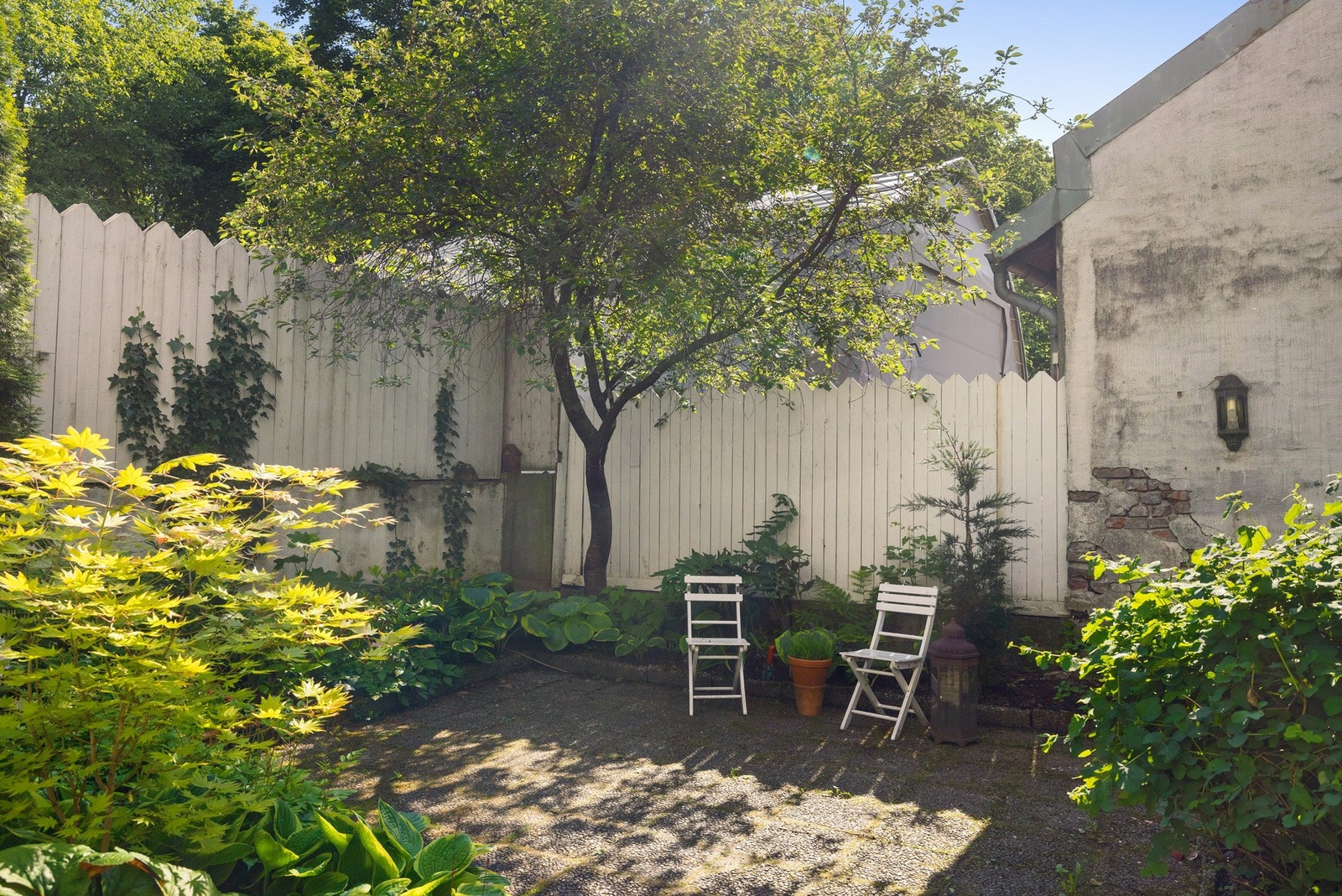 Borettslaget har et flott opparbeidet bakgård. Galleribilde