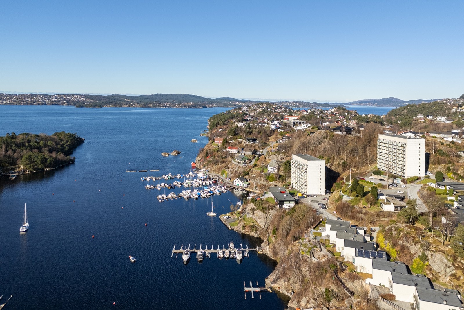 Dette er en perfekt bolig for deg som ønsker å kombinere vakker natur med nær tilgang til bylivet. Galleribilde