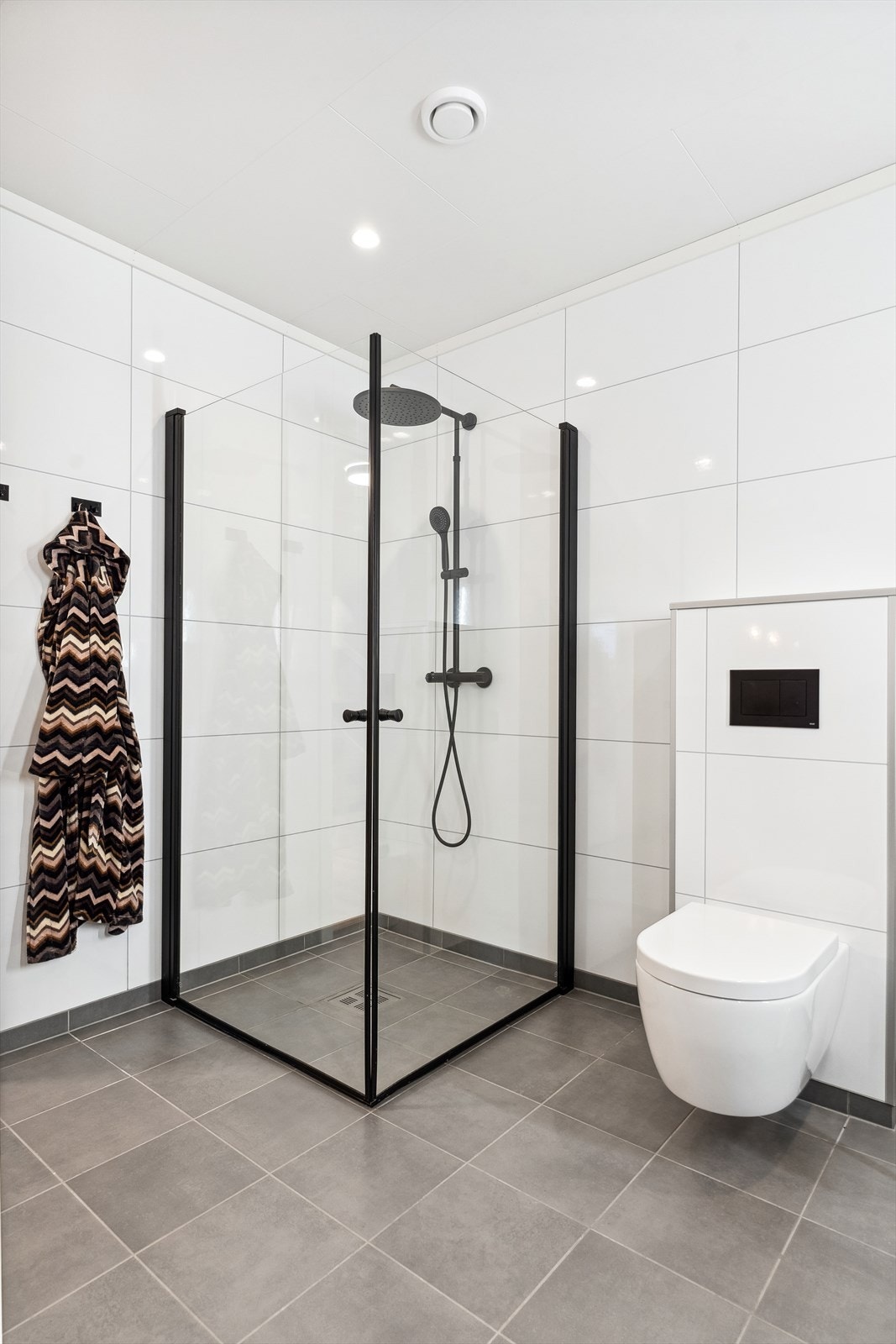 Legg merke til regnfallsdusjen - det kallar vi kvardagsluksus! Galleribilde