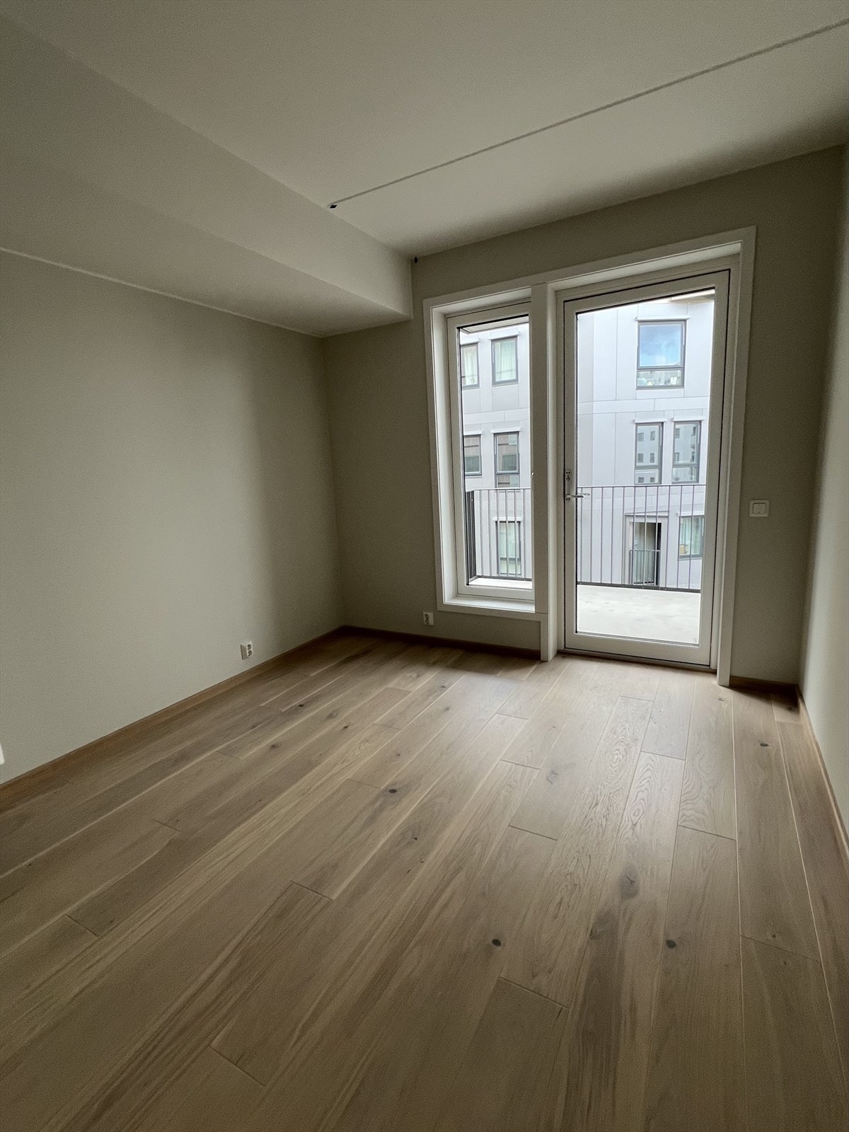 - Hovedsoverom med utgang til balkong - Galleribilde