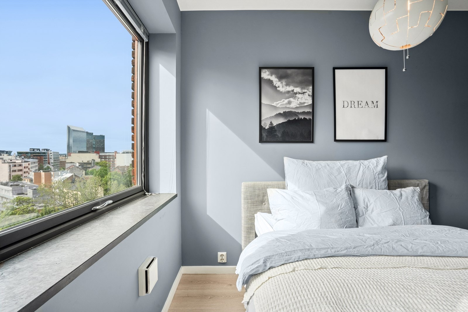 Koselig soverom med nydelig utsikt! Galleribilde