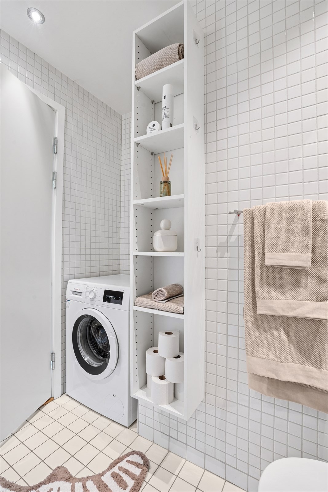 Opplegg for vaskemaskin og tørketrommel. Galleribilde