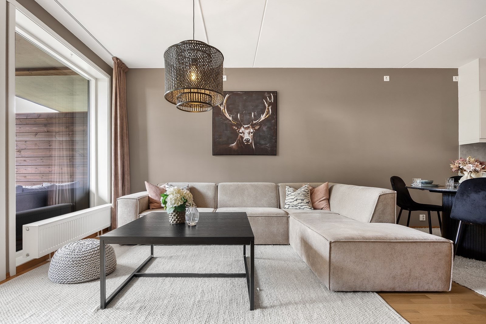 Leiligheten gir et meget moderne og stilig inntrykk med fine detaljer og fargevalg. Galleribilde