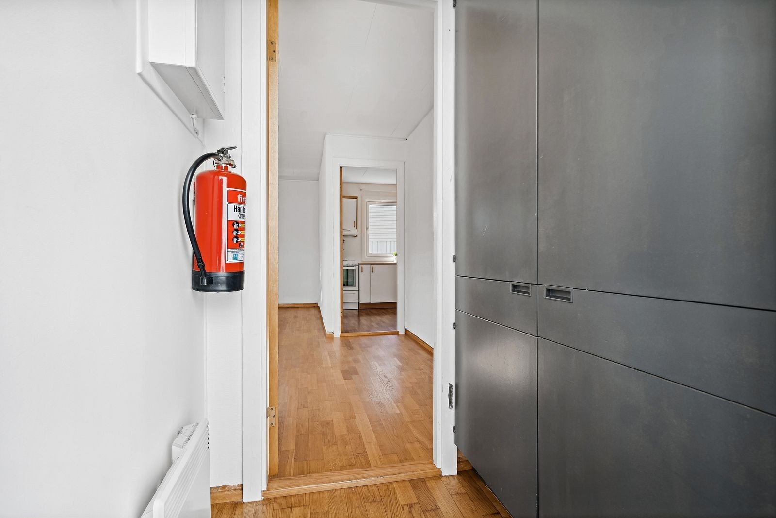 Entre med god plass til yttertøy og sko. Galleribilde