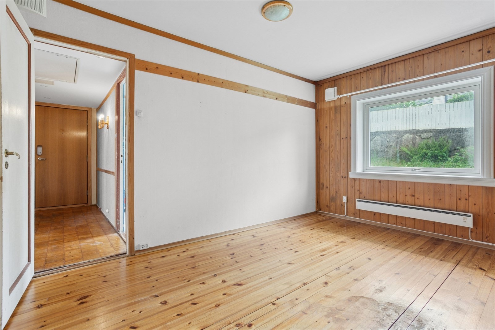 Hovedsoverommet rommer 13,8 m² og har god plass til garderobe og dobbeltseng. Galleribilde