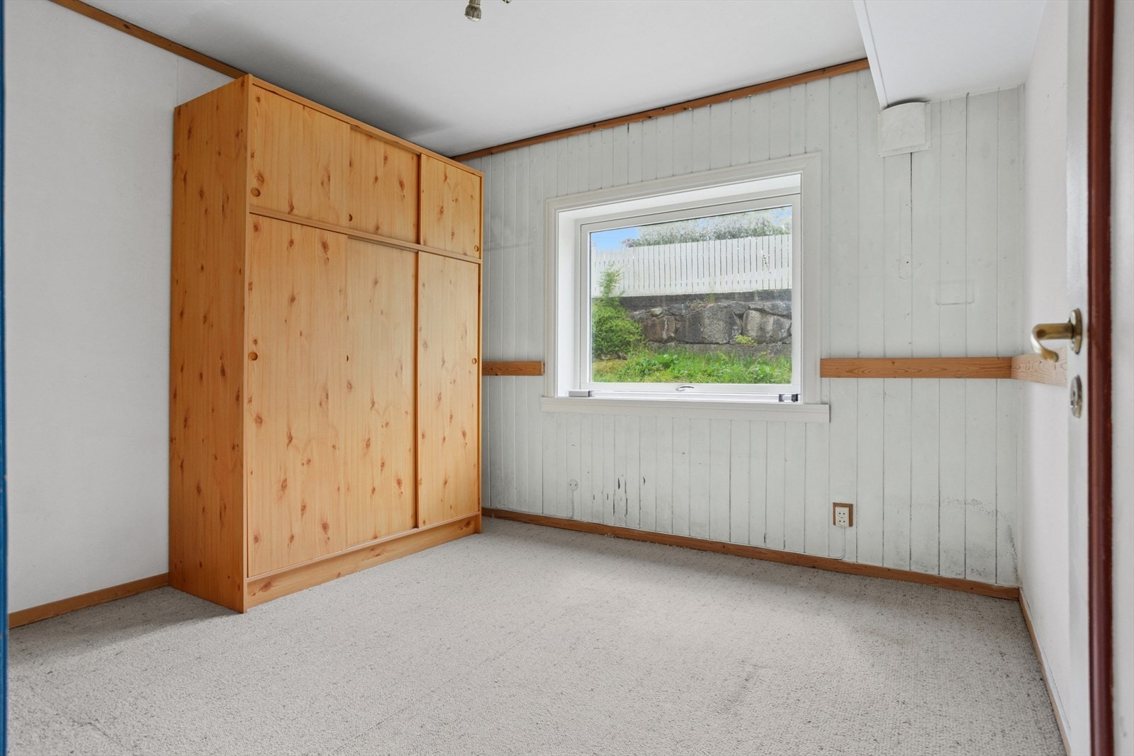 Soverom 2 rommer 10 m² og har også plass til dobbeltseng og kommode/skap. Galleribilde