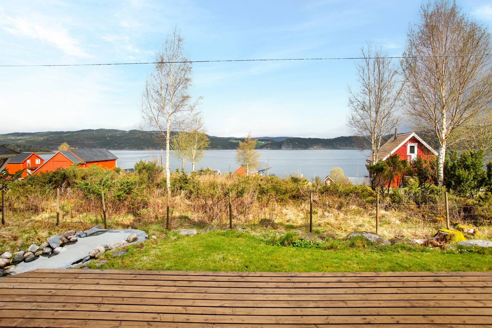 Fra verandaen har man flott utsikt. Galleribilde