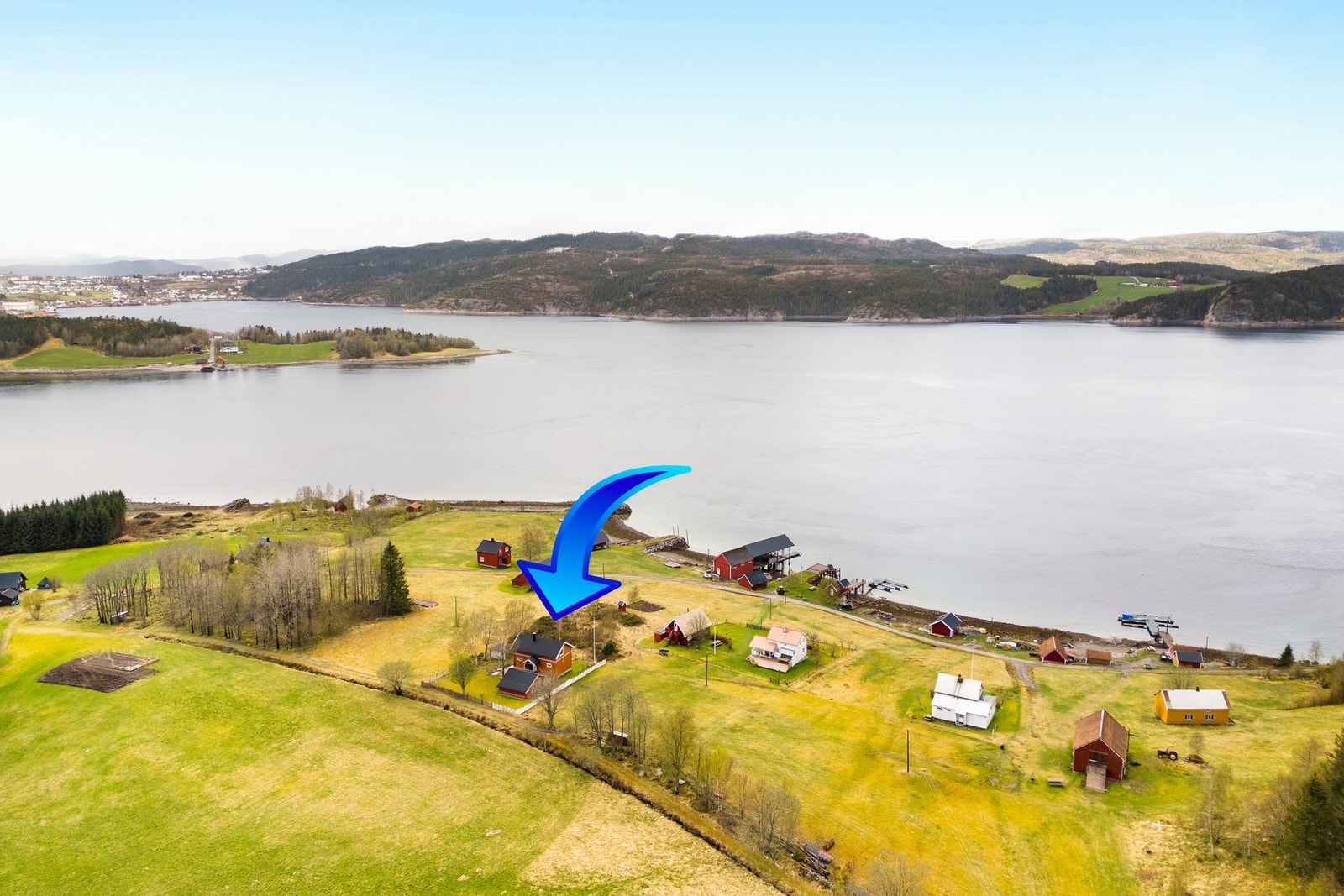 Her har man korte avstander til flere fine tur og rekreasjonsmuligheter. Fra Kolvereid båthavn er det kun fem minutter med båt. Galleribilde