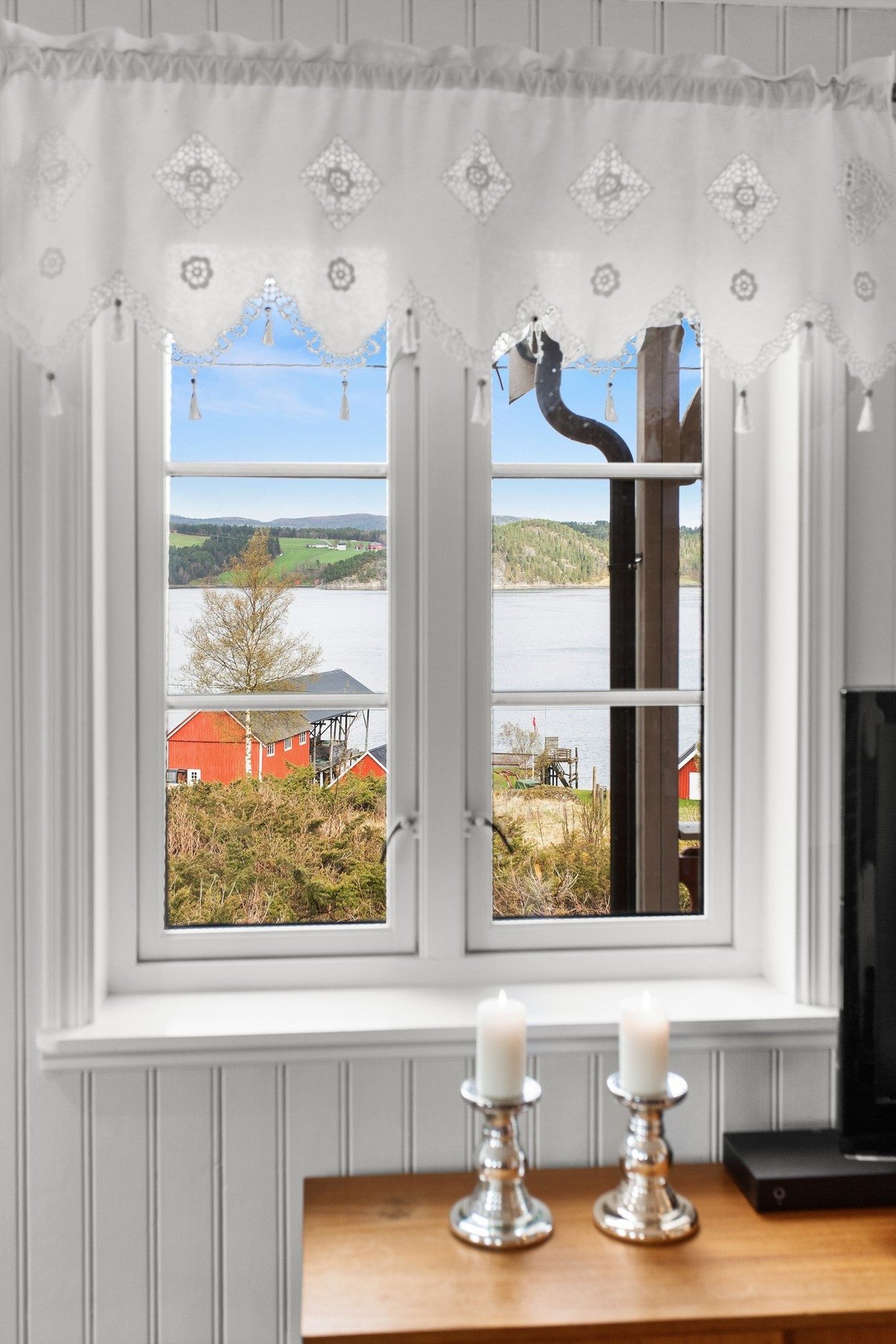 Fra boligen har man flott utsikt mot havgapet. Galleribilde