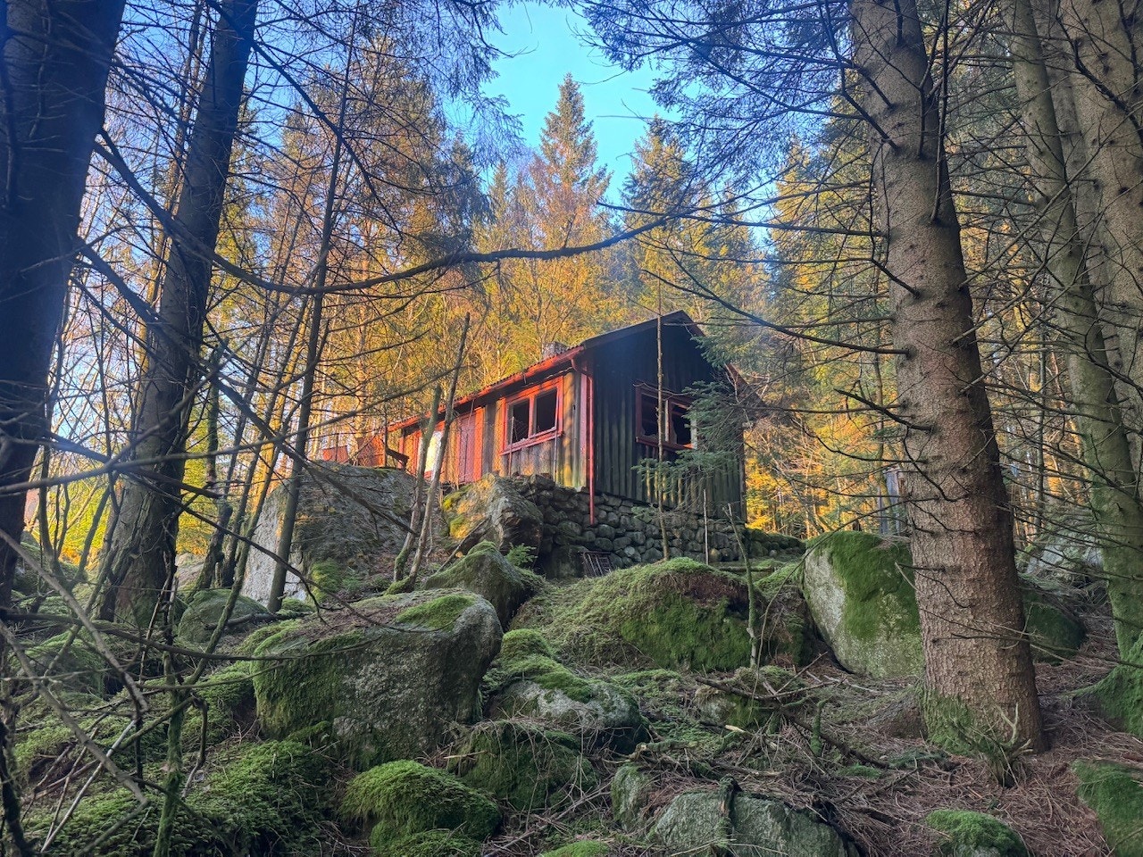 Bjørheimsbygd er et lite og koselig tettsted ca 7 km fra Tau med landlige og rolige omgivelser, og fine badeplasser langs Bjørheimsvannet. Galleribilde