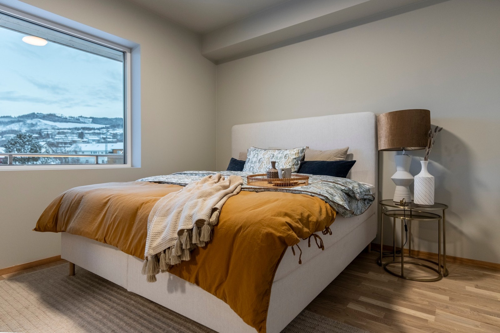 Leiligheten har et soverom på 6,7 kvm. Bildet er tatt fra en annen leilighet i prosjektet. Galleribilde