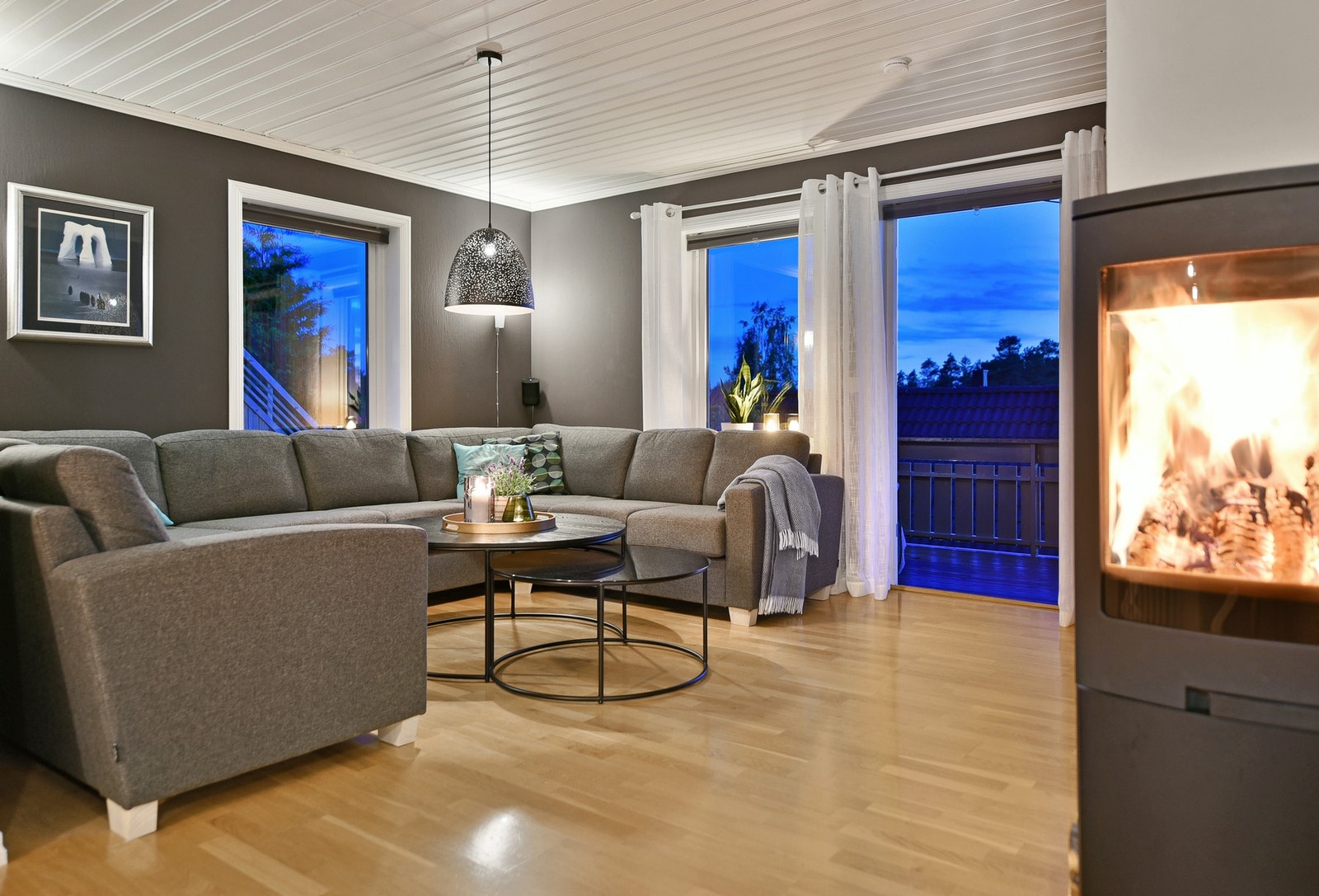 Boligen har en godkjent utleieleilighet i underetasjen, som alternativt kan integreres i hovedboligen. Galleribilde