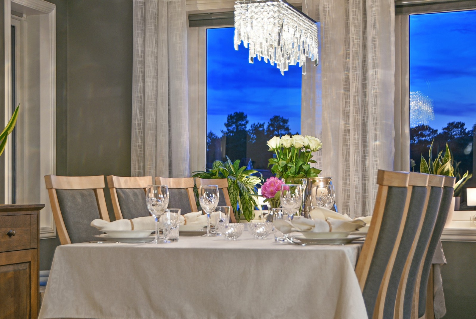 Boligen har vannbåren gulvvarme i begge etasjene. Galleribilde