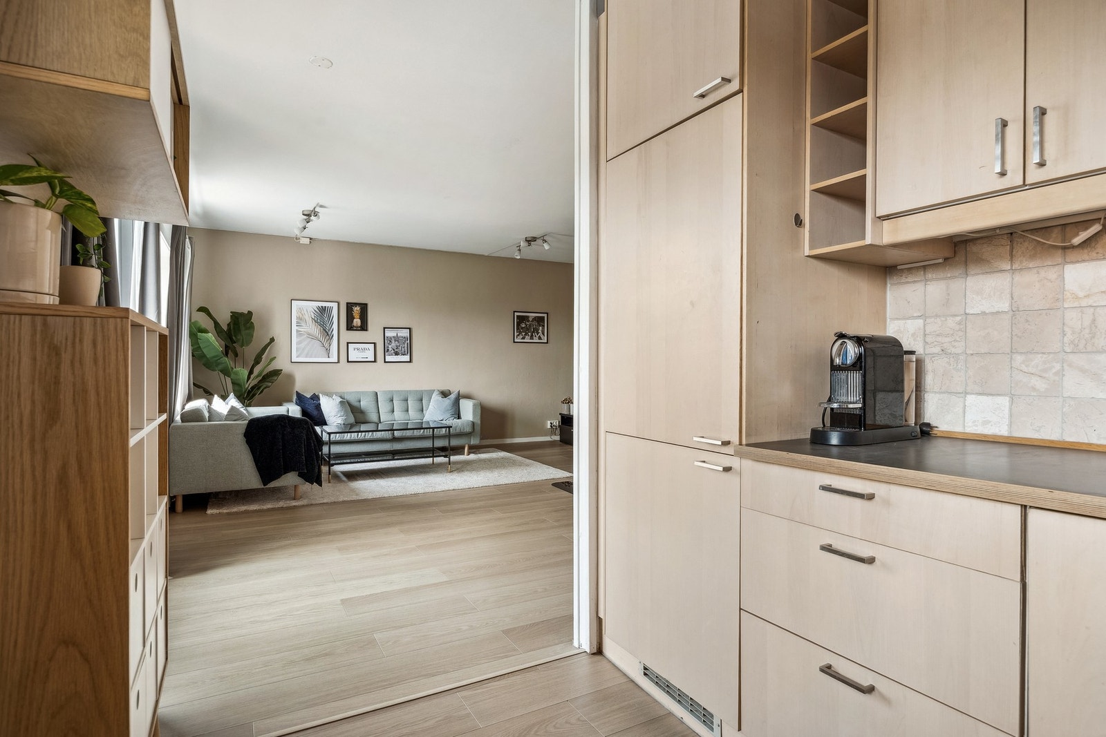 Integrerte hvitevarer medfølger handelen. Galleribilde