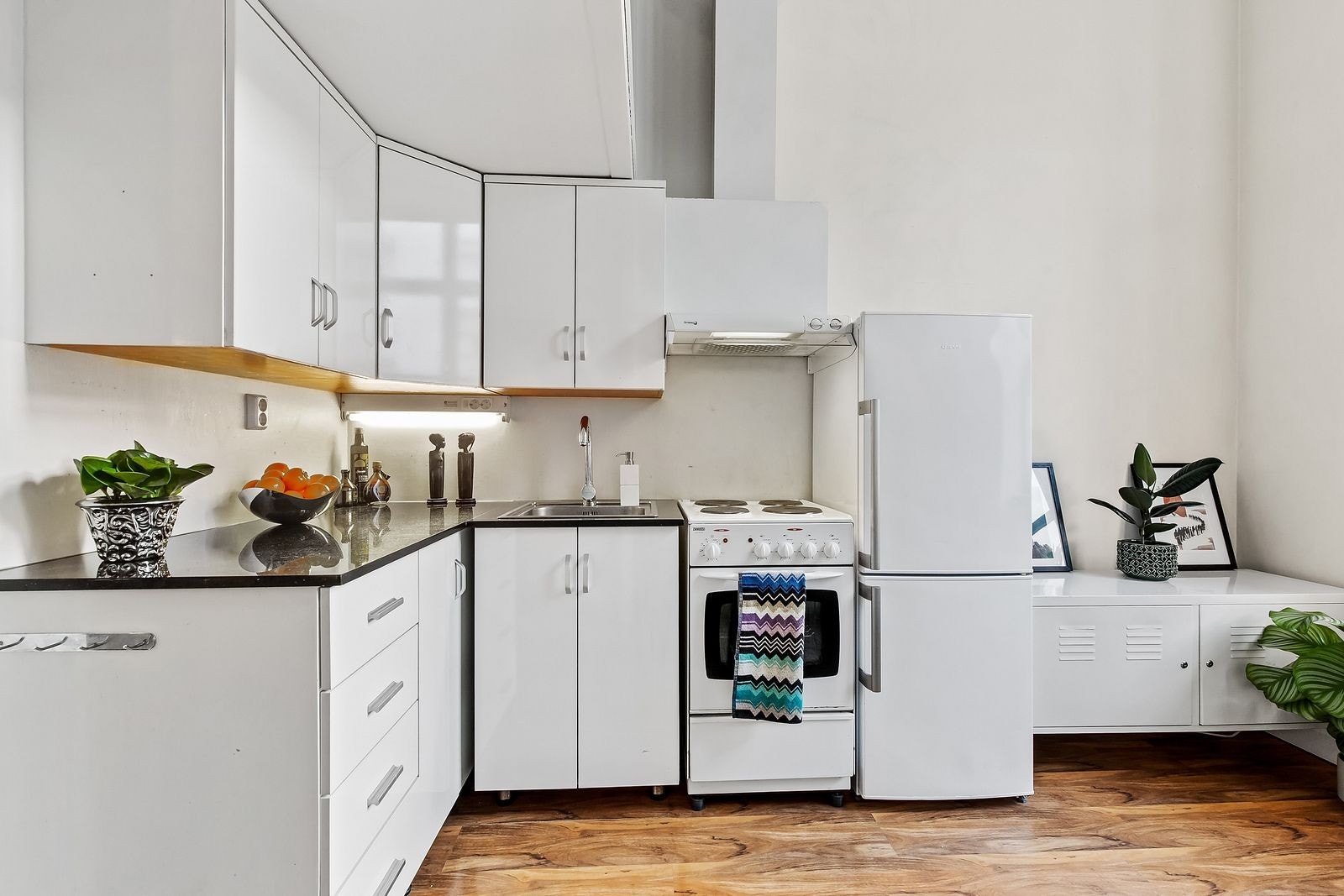 Internett og TV er også inkludert i husleien. Galleribilde