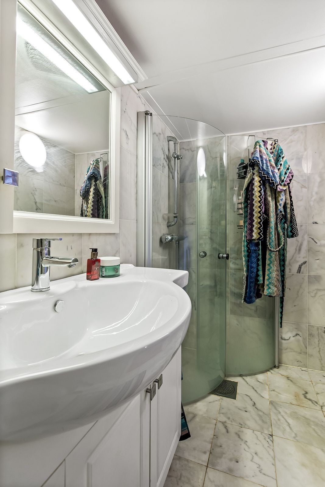 Flislagt baderom med varmekabler Galleribilde