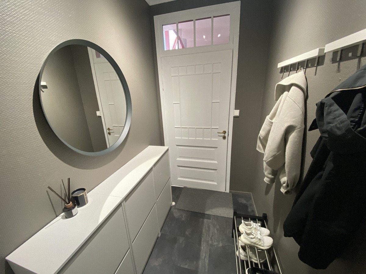 Det er montert 6 skoskap i gangen, slik at alle beboere har et skoskap hver Galleribilde