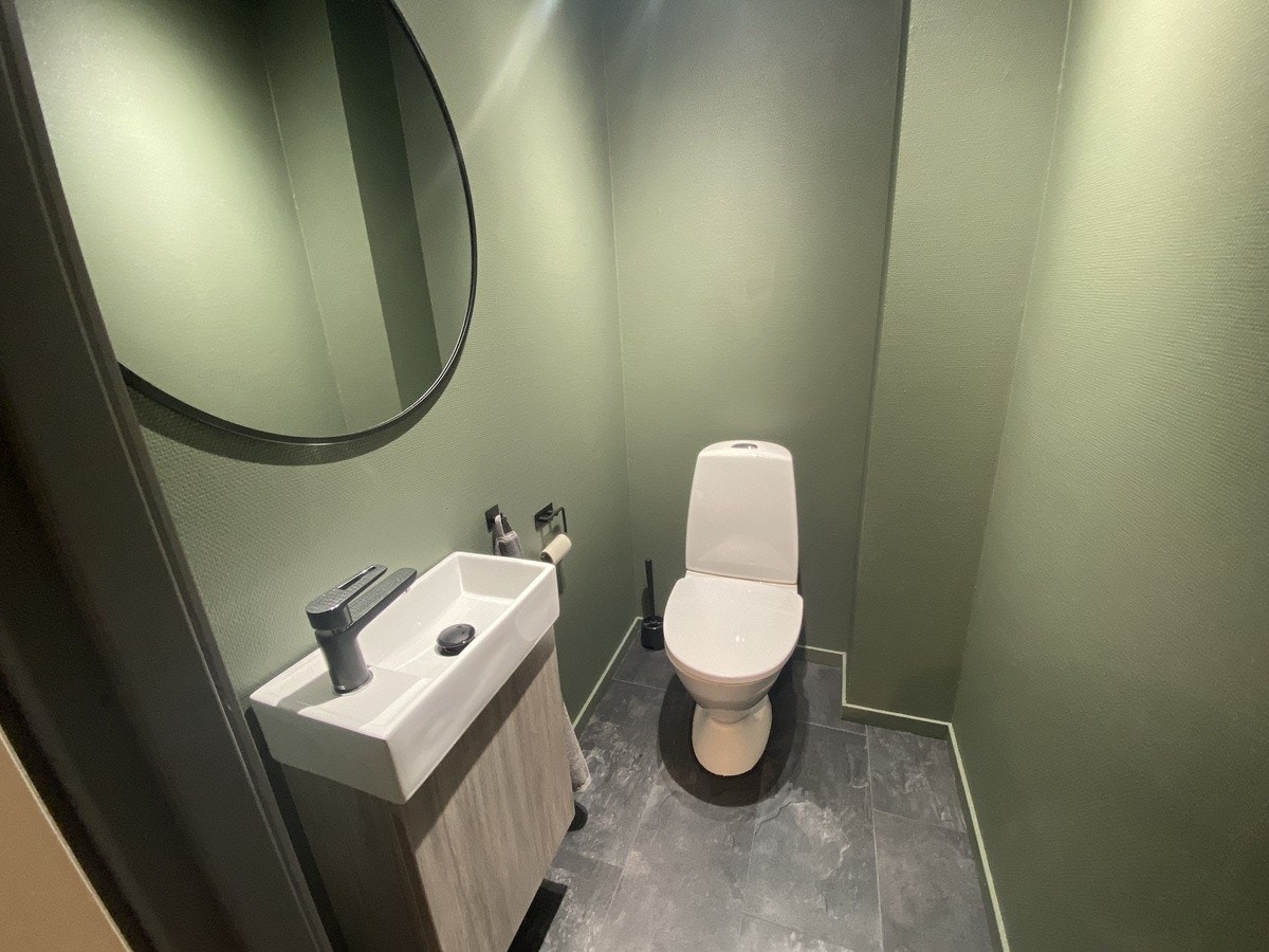 Adskilt toalett Galleribilde